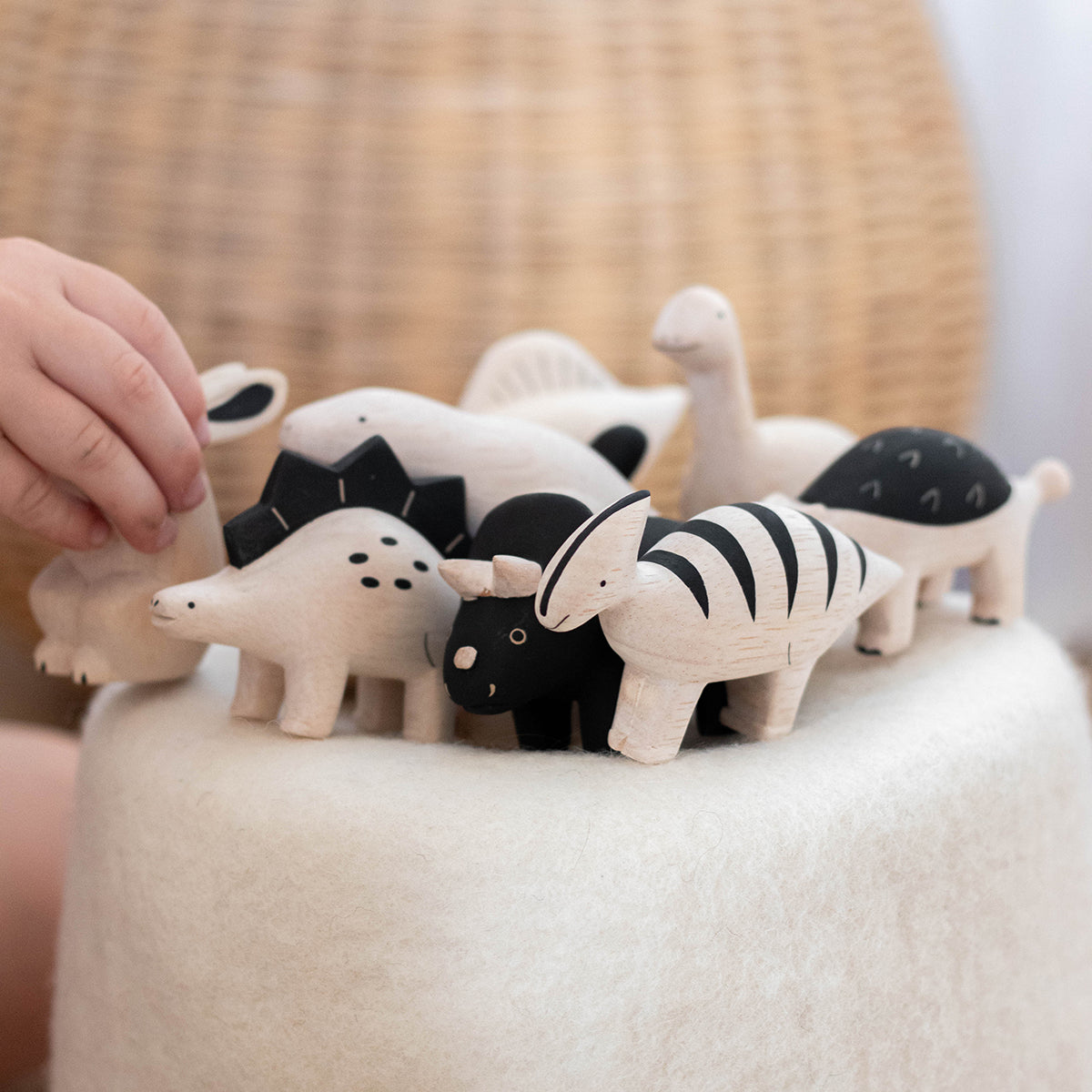 Wooden figurine – Dinosaurs – Polepole (set of 9 pieces)