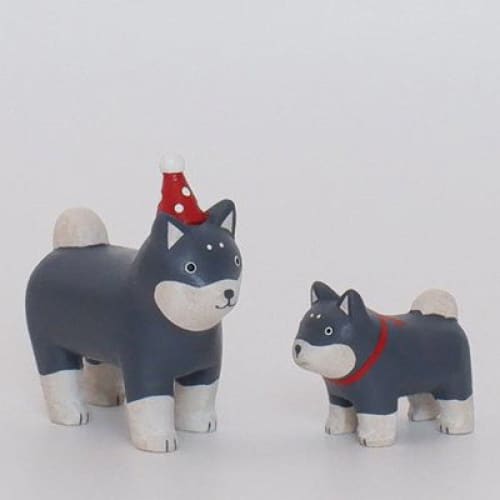 Figurine en bois - Parent chien Shiba inu avec chapeau de fête - FIGURINES EN BOIS