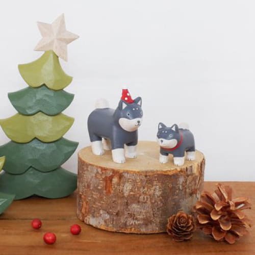 Figurine en bois - Parent chien Shiba inu avec chapeau de fête - FIGURINES EN BOIS