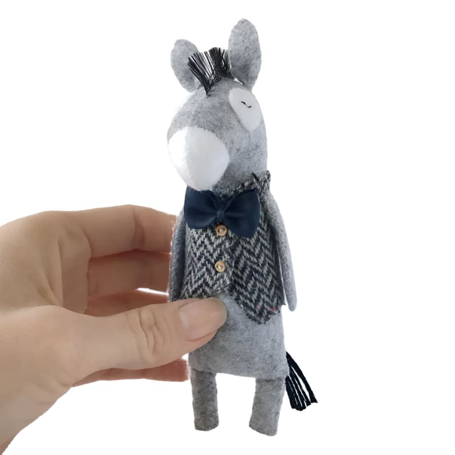 Peluche - Âne gris avec veston - PELUCHES
