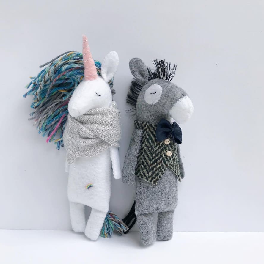 Peluche - Âne gris avec veston - PELUCHES