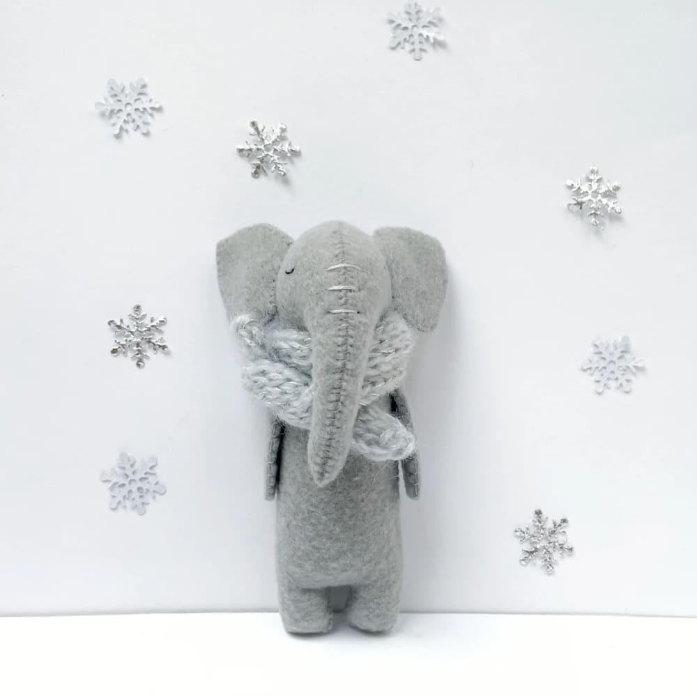 Peluche - Elephant avec écharpe grise - PELUCHES