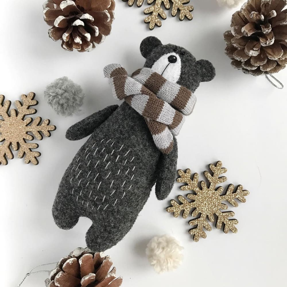 Peluche - Ours gris foncé avec écharpe marron - PELUCHES