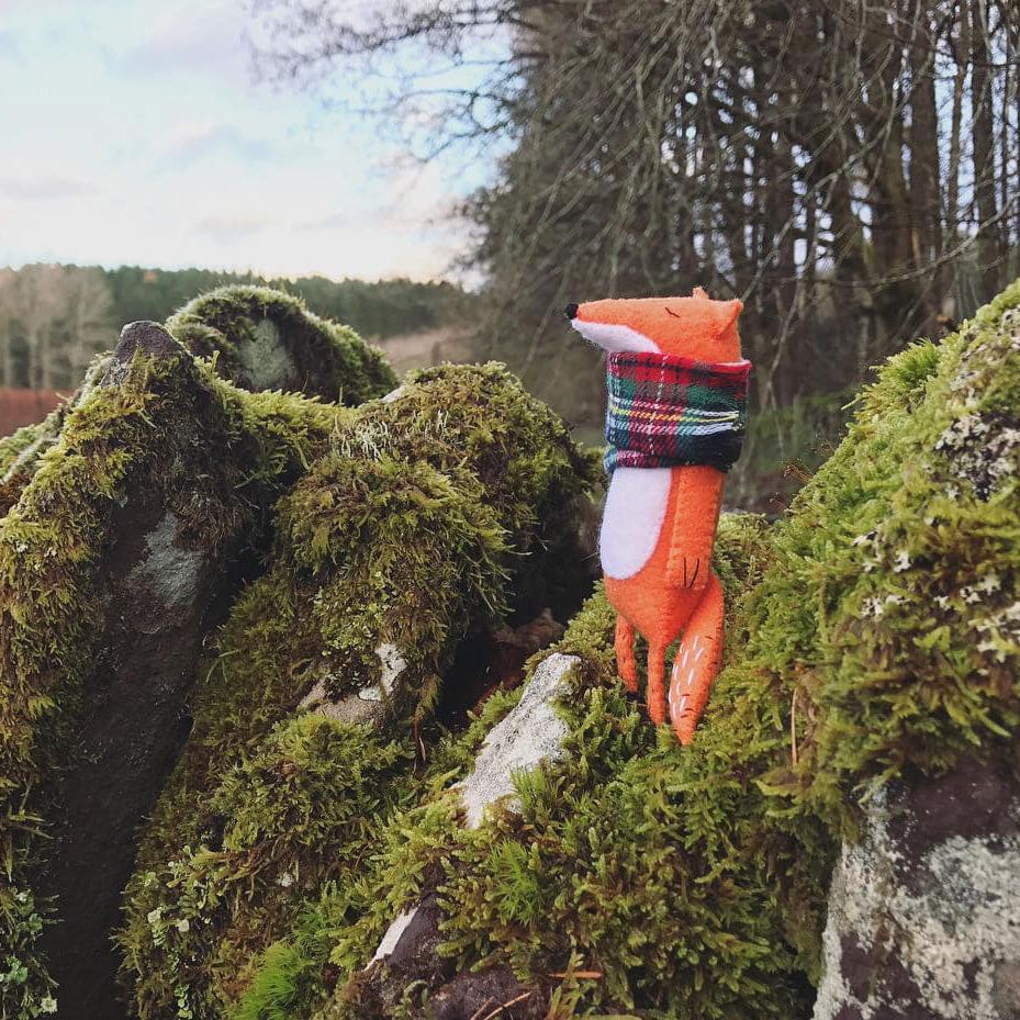 Peluche - Renard avec écharpe en tartan - PELUCHES