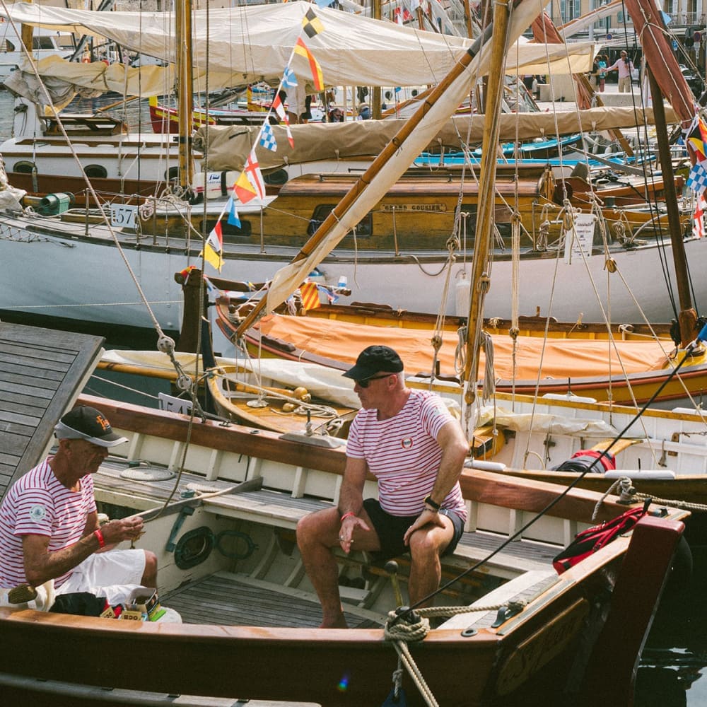 Sailing the seas - Book