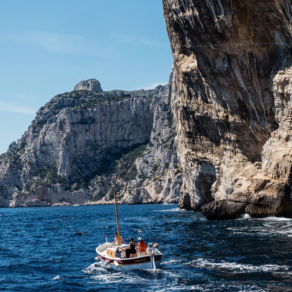 Sailing the seas - Book