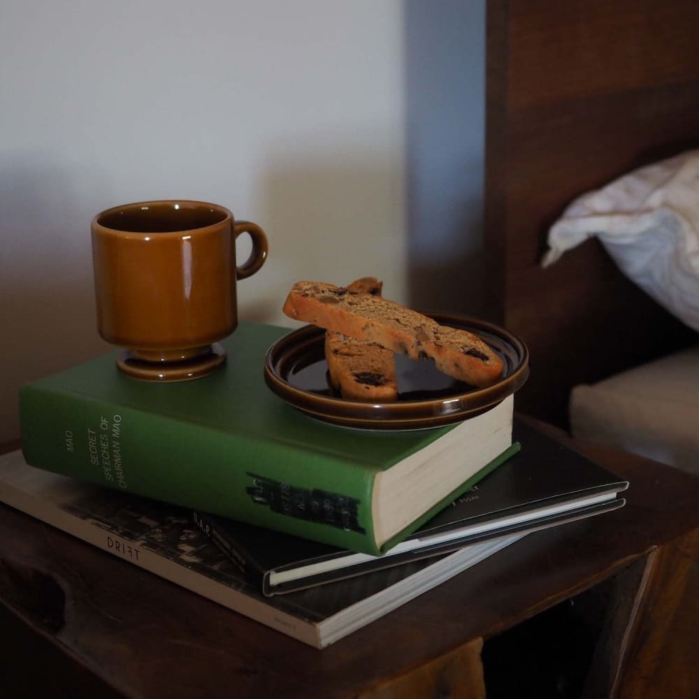 Tasse à pied empilable - Smith - Brun - VAISSELLE