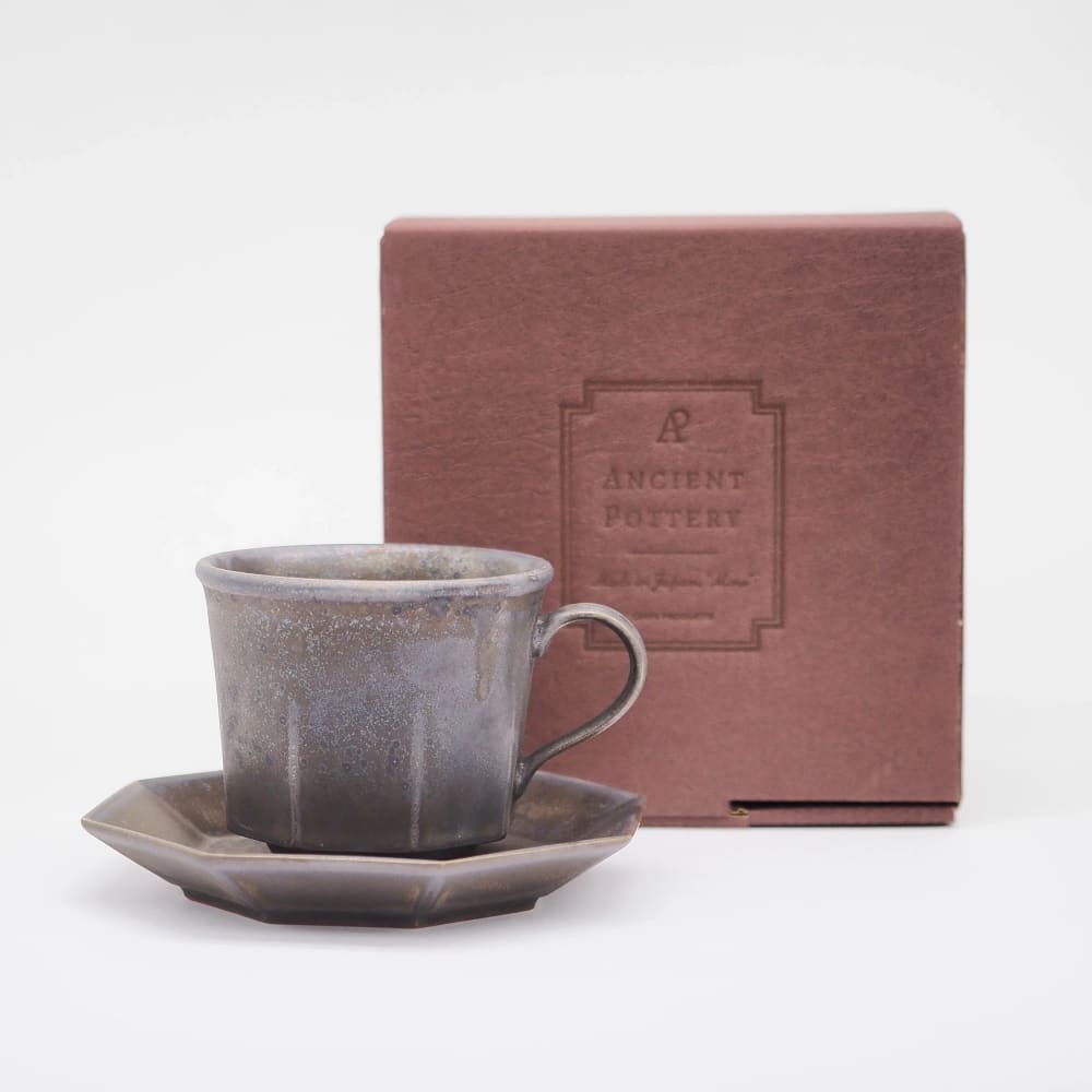 Tasse et soucoupe octogonales - Série poterie ancienne - Laiton - VAISSELLE