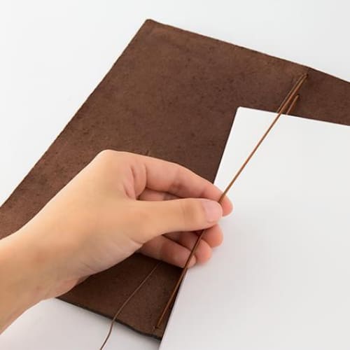 TRAVELER’s notebook - cuir marron (classique) TRAVELER’S NOTEBOOK COVER