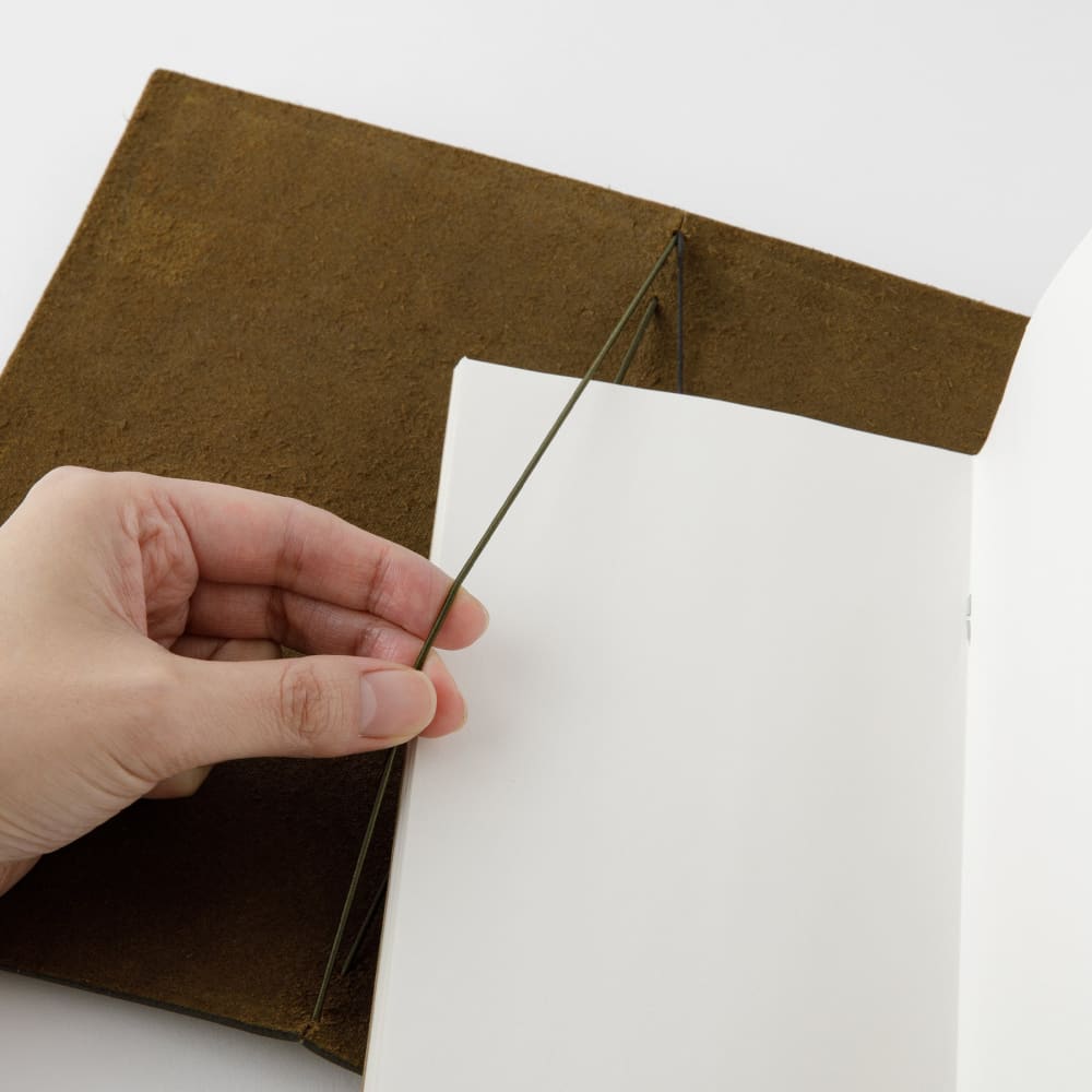 TRAVELER’S notebook - cuir Olive (classique) TRAVELER’S NOTEBOOK COVER