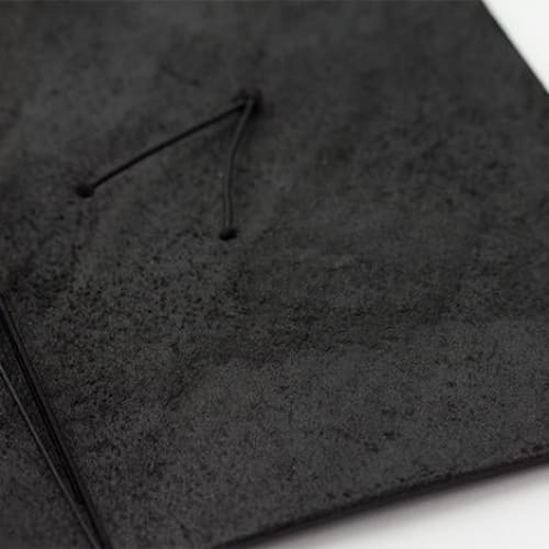 TRAVELER’s notebook - noir (classique) TRAVELER’S NOTEBOOK COVER